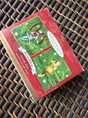 2001 Hallmark Keepsake Ornaments Friendship Elves